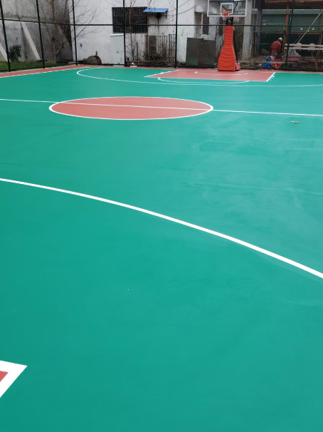 修文 球场长期使用易出现地面开裂